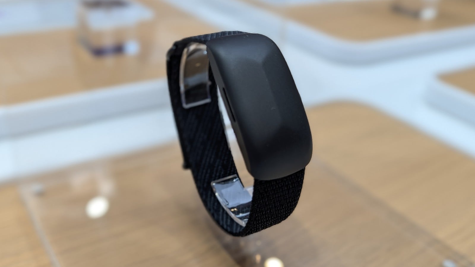 Memoket Gem AI shown on wristband