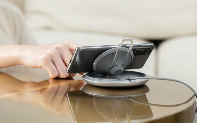 Moshi Lounge Q Wireless Charging Stand
