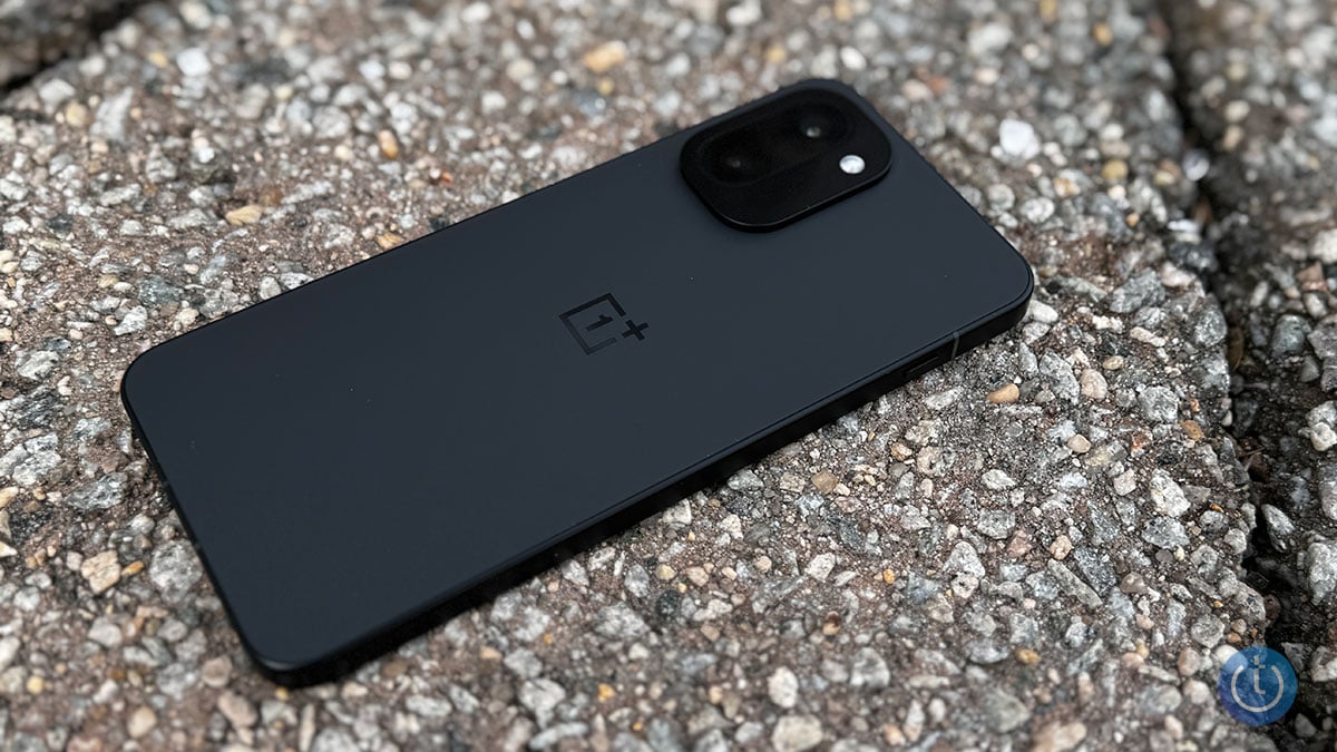 OnePlus 15R Hands-On: Incredible Battery, Frustrating Camera Trade-Off