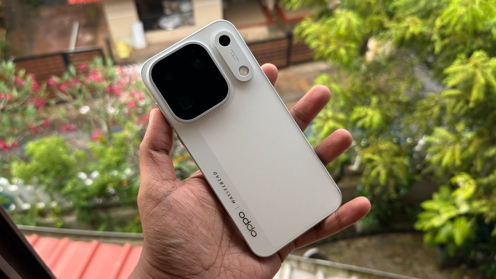 OPPO Find X10 Pro Max rear view showing the camera island