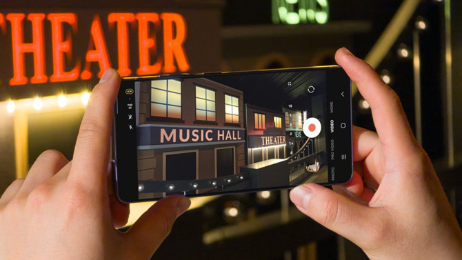 Taking a picture at night with a Galaxy S26 series phone.