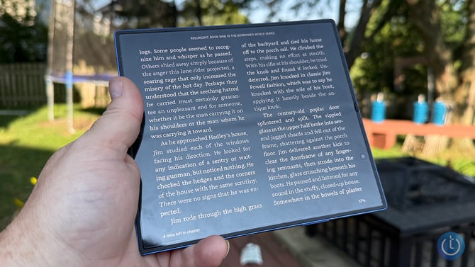 You can see a slight crease in the middle of the screen when the Samsung Galaxy Z Fold7 is open.
