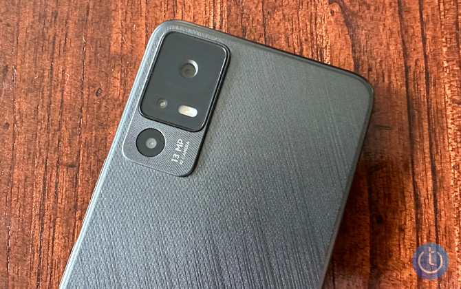 Closeup of the back of the TCL 40 XE 5G showing the textured surface.