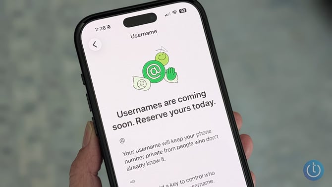 A phone shows the announcement that WhatsApp usernames are coming.